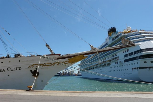 Imagen de un crucero en el Puerto de Valencia