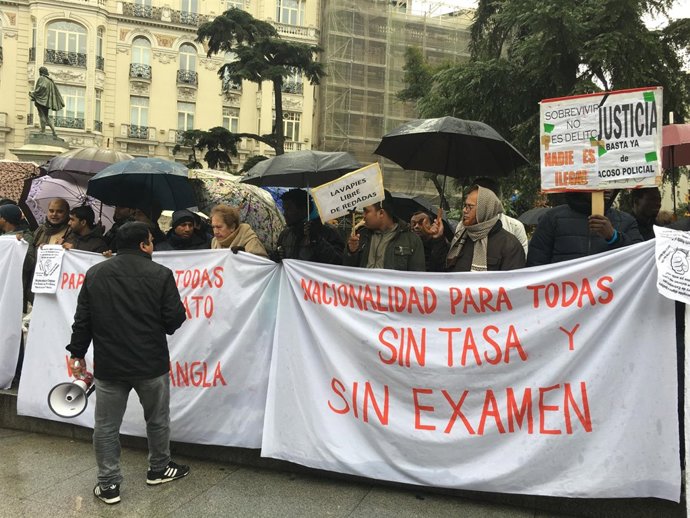 Concentración de manteros ante el Congreso