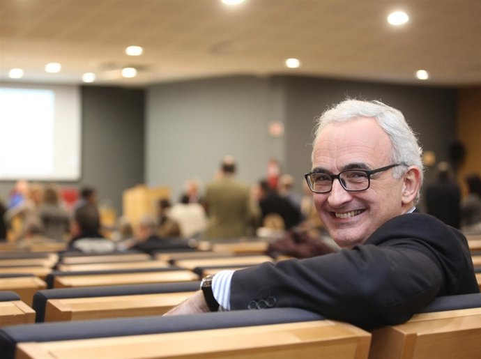 El candidado a Defensor Universitario de la US, Álvarez-Ossorio