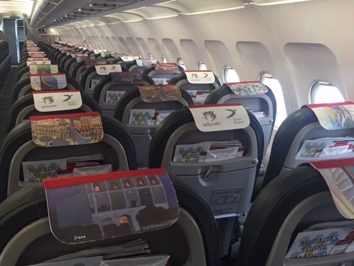 Iberia Express decora un avión con obras de doce artistas con síndrome de Down 
