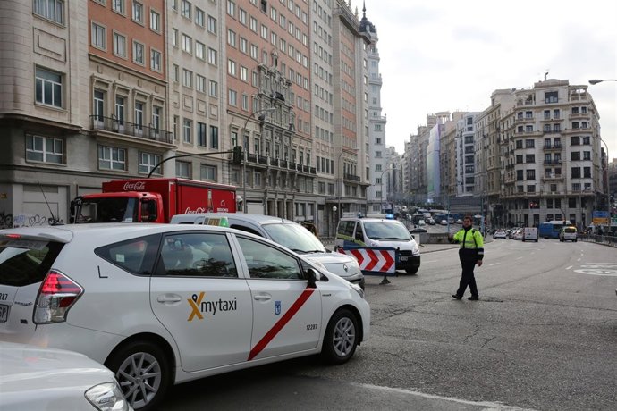 Cortes de tráfico en la calle Gran Vía de Madrid por Navidad