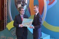 UEFA no tiene en sus planes usar el videoarbitraje