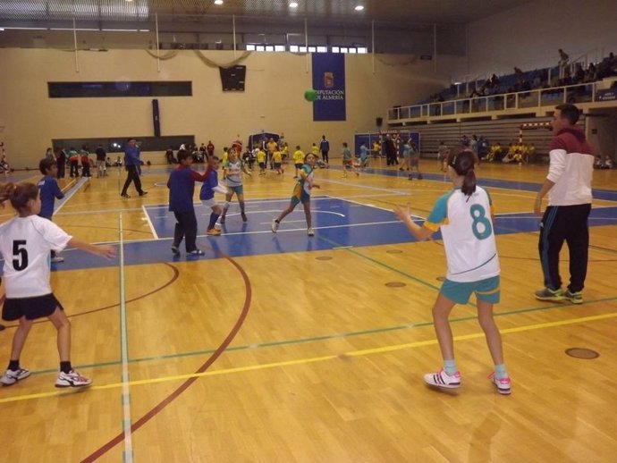 El Pabellón Moisés Ruiz se llenará de jóvenes jugadores de balonmano.