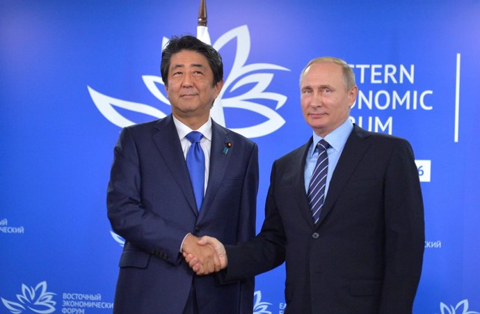 Vladimir Putin con Shinzo Abe