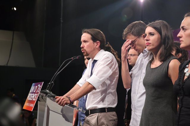 Pablo Iglesias e Iñigo Errejón en la noche electoral