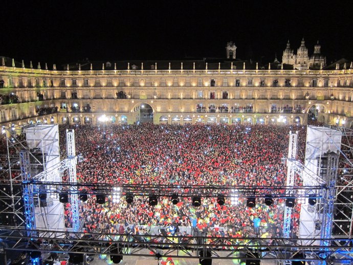 Celebración de la Nochevieja Universitaria en la Plaza Mayor de Salamanca