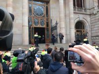Carme Forcadell agradece el apoyo de la gente ante el Parlament tras declarar en el TSJC