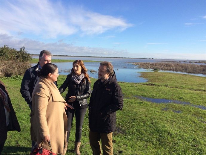José Fiscal con la marisma inundada de fondo
