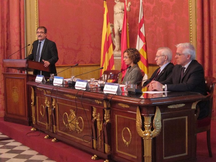 M.Arcarons, M.Ruiz, M.Valls y N. Bosch en la presentación de un informe