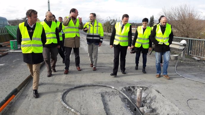 El consejero de Fomento visita unas obras en la provincia de Granada