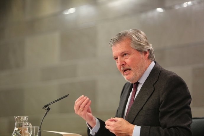 Rueda de prensa de Méndez de Vigo tras el Consejo de Ministros