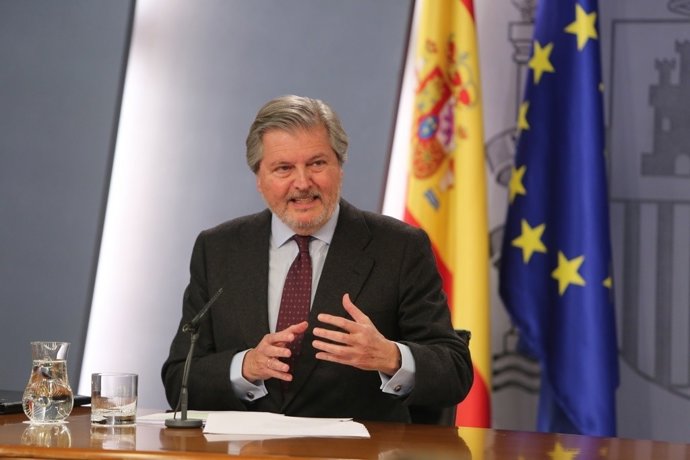 Rueda de prensa de Méndez de Vigo tras el Consejo de Ministros