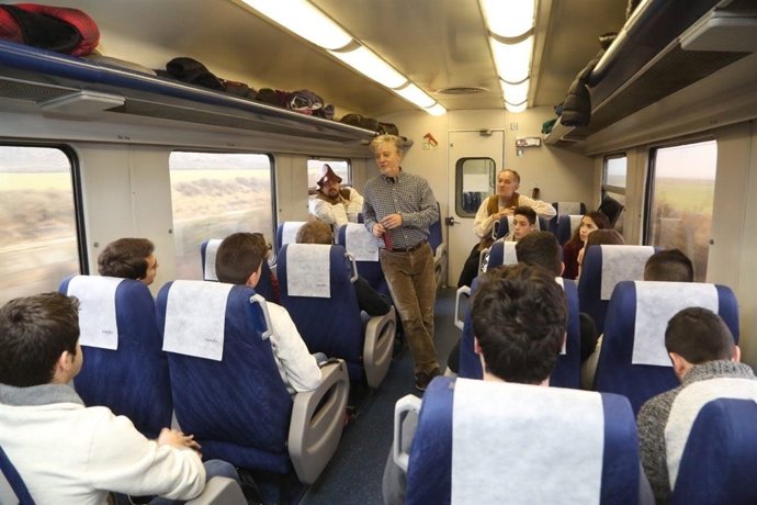 El alcalde de Zaragoza viaja en el 'canfranero'