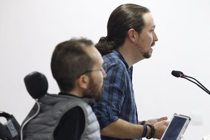 Pablo Iglesias y Pablo Echenique en rueda de prensa