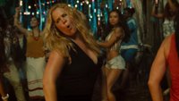 Amy Schumer y Goldie Hawn, desatadas en el desternillante tráiler de Snatched