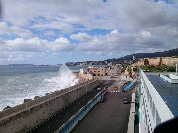 Oleaje en el puerto de Palma, temporal