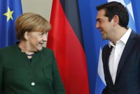 Tsipras dice a Merkel que ha llegado el momento de "curar las heridas de la crisis" en Grecia