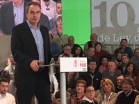 Zapatero: "La fuerza del PSOE y de ganar la representa Susana Díaz"