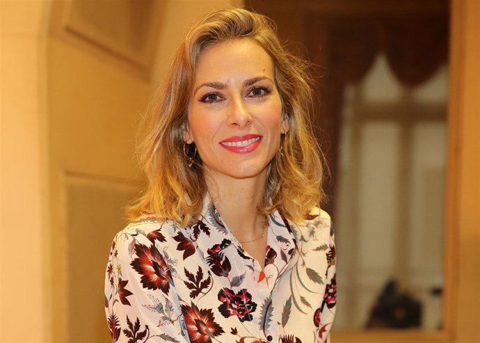 Kira Miró por Josefina Blanco