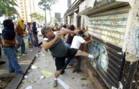 Al menos 3 muertos en los disturbios a causa de la falta de dinero en efectivo en Venezuela