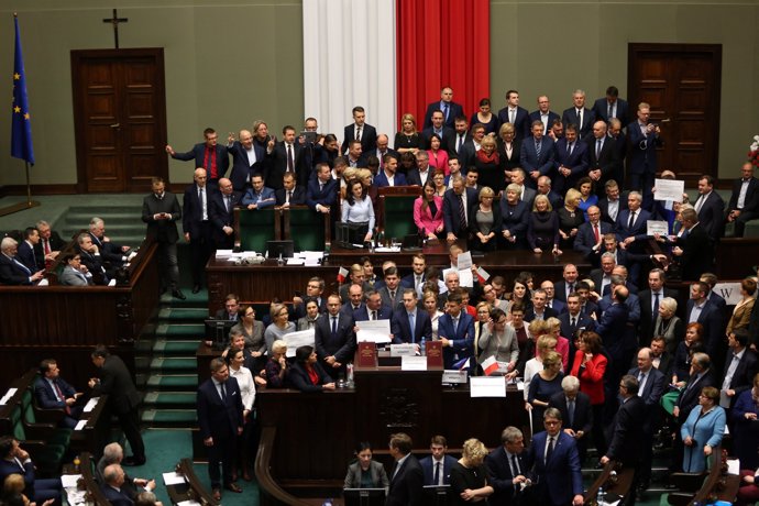 Protesta en el Parlamento polaco por la libertad de prensa