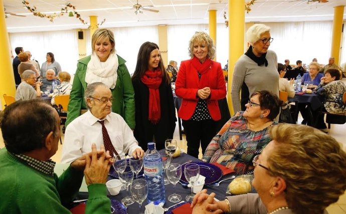 Bolado y Tezanos con mayores de Camargo 