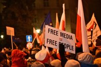 El Gobierno polaco acusa a la oposición de intentar tomar el poder por la protesta en el Parlamento