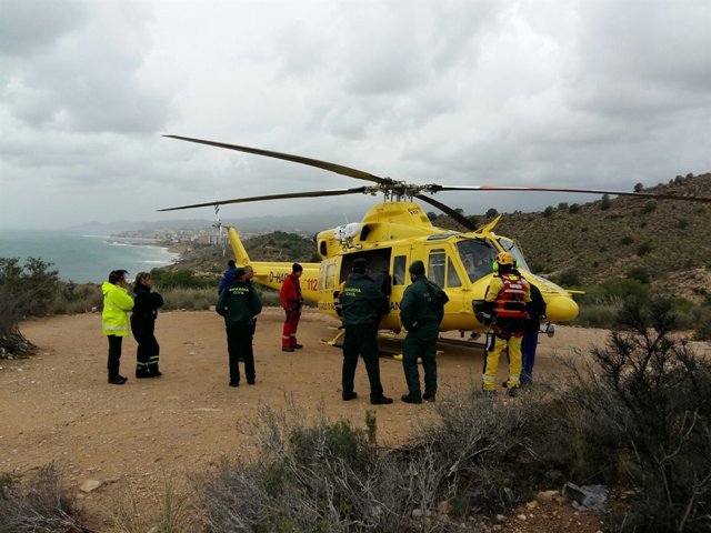 Imagen de los equipos que han rescatado el cuerpo del hombre en Finestrat