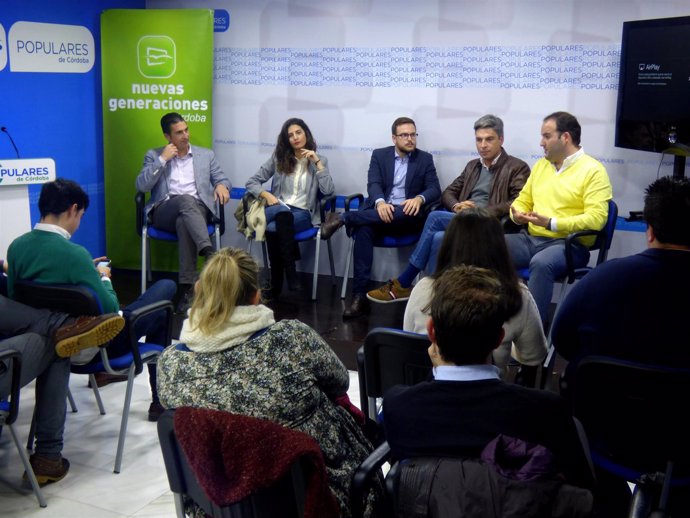 Reunión del Grupo PP de la Diputación con Nuevas generaciones de Córdoba.