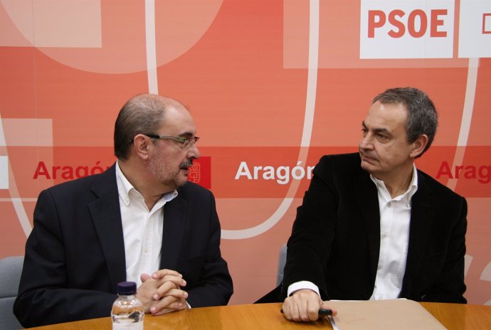 Javier Lambán y José Luis Rodríguez Zapatero en la sede del PSOE.