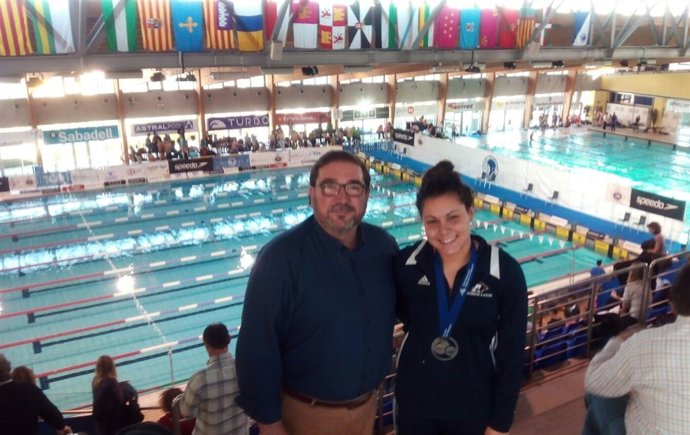 El presidente de la Federación extremeña, José Antonio Amaya, con Paloma Marrero