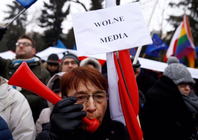 Protestas en Varsovia contra las restricciones a los medios 