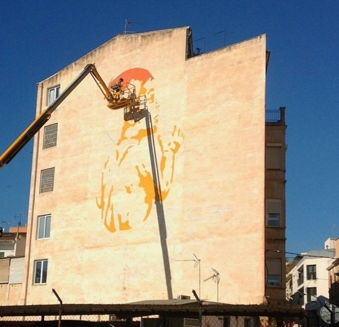 Aguiló terminando su obra