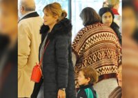 Alba Carrillo prepara la carta a los Reyes Magos con su hijo Lucas