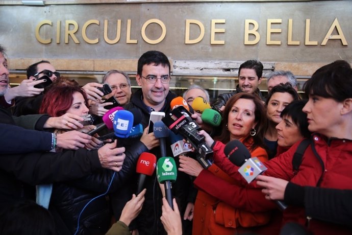 Mario Jiménez atiende a los medios durante la manifestación de lo