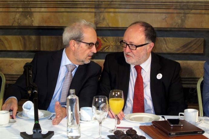  El Rector De La USAL (Izquierda) Y El Vicerrector Mariano Esteban