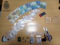 Detienen al dueño de un bar por presuntamente vender drogas en su establecimiento