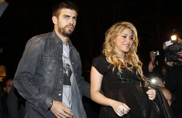 GERARD PIQUÉ Y SHAKIRA ANTE LOS MEDIOS