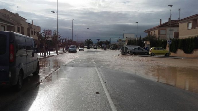 Carretera inundada, inundaciones, lluvias, riadas