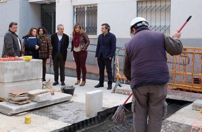 Flores y Díaz visitan las obras de Pino Montano