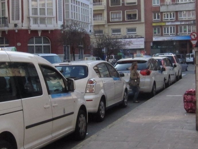 Parada Taxis En Santander, Estación Autobuses