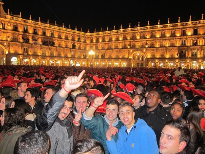 La Plaza Mayor de Salamanca durante la Nochevieja Universitaria