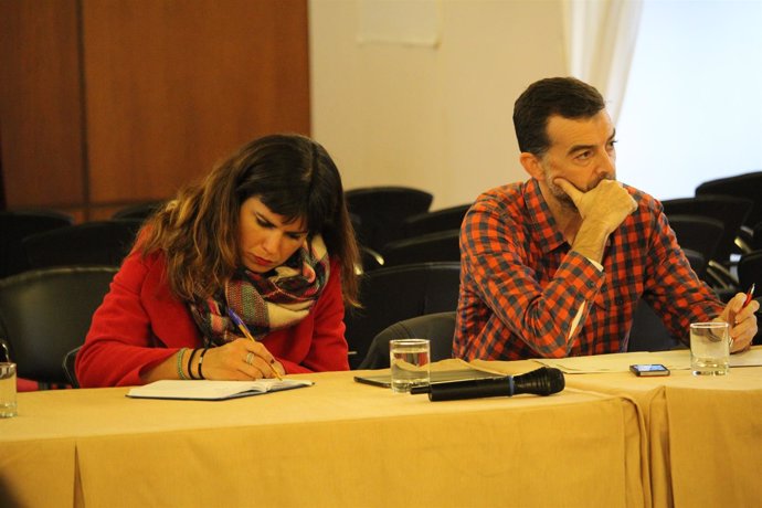 Líderes de Podemos e IU, Teresa Rodríguez y Antonio Maíllo, durante la reunión