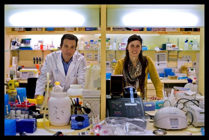 Judit Anido (CEO de la empresa) y Joan Seoane de Mos (investigador VHIO)