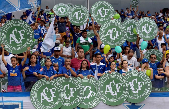 El fútbol brasileño homenajea al Chapecoense en el final del campeonato