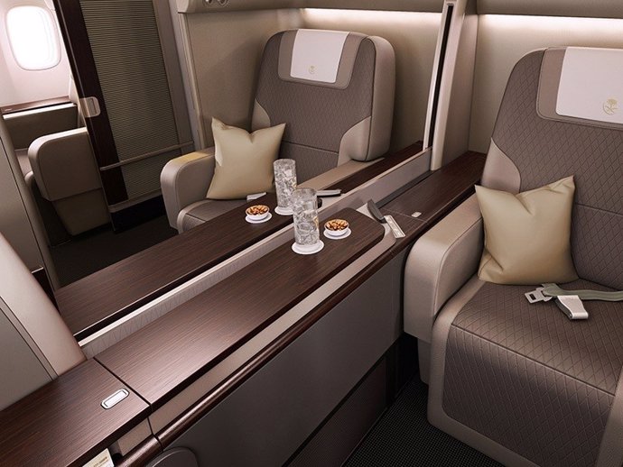 Cabina primera clase de Saudia Airlines