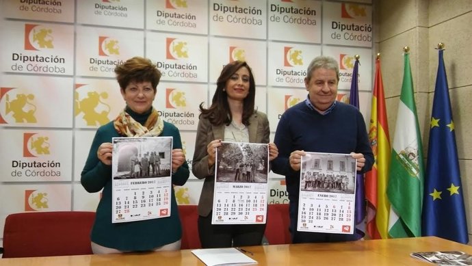 Cañete (centro), durante la presentación del calendario de Alcer