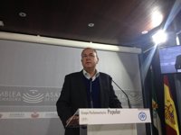 Monago pide a Vara que "zanje" el tema sobre una moción de censura en Badajoz