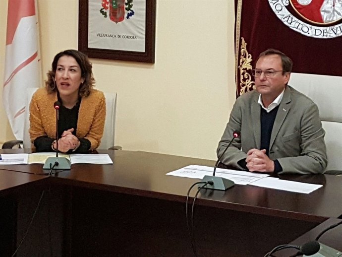 Pozuelo (izda.), durante la presentación de la campaña