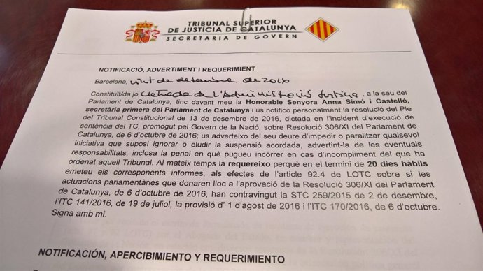 Notificación de resolución judicial a los miembros de la Mesa del Parlament